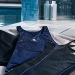 Turbo maillot de bain : bretelles et maintien sur serviette piscine